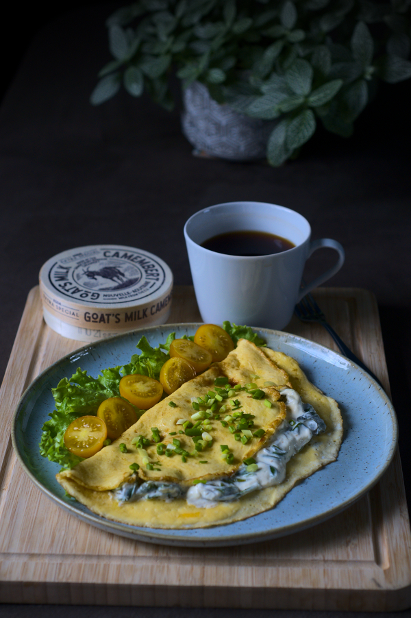 spinach & cream cheese omelette (#ketofriendly)
